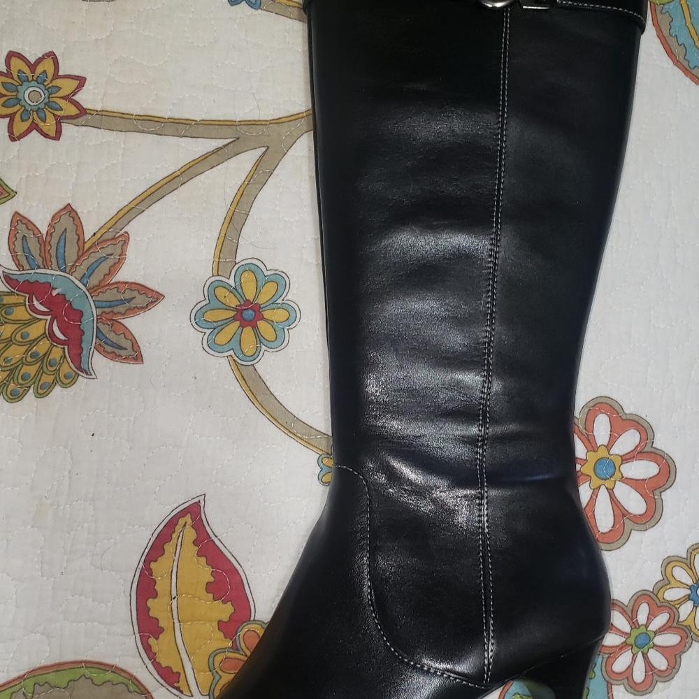 ANNE KLEIN- BRAND NEW IN BOX- Boots